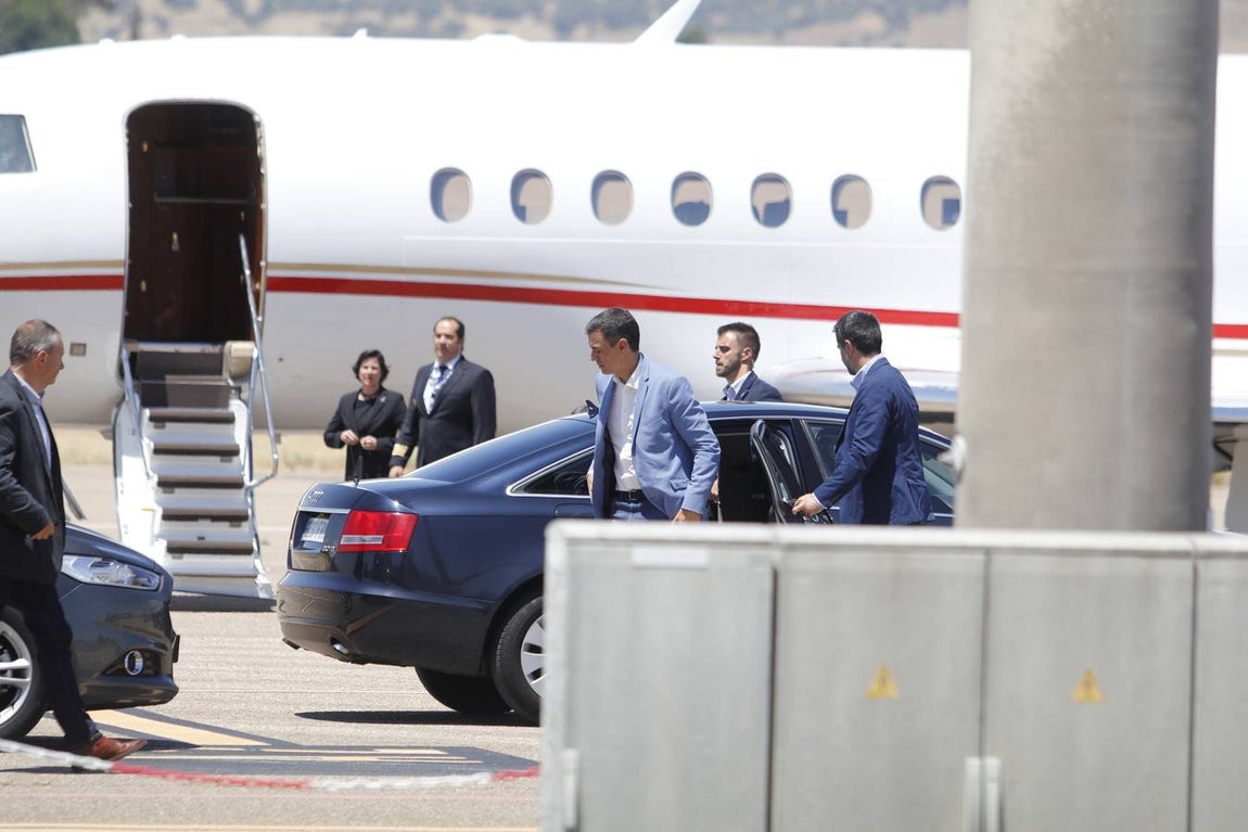 El paso por Córdoba en Falcon de Pedro Sánchez, en imágenes