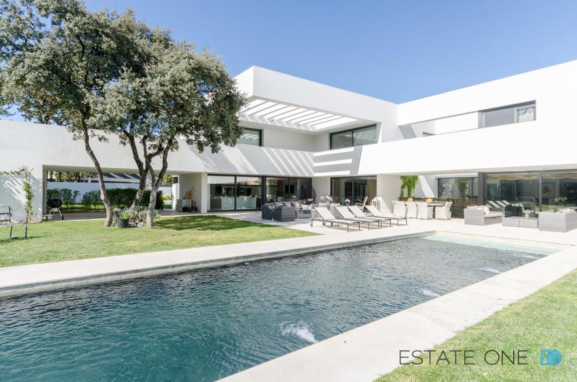 Una vivienda exclusiva. La casa madrileña en la que Bertín Osborne vive actualmente de alquiler forma parte de la distinguida urbanización de La Florida, en la localidad de Aravaca