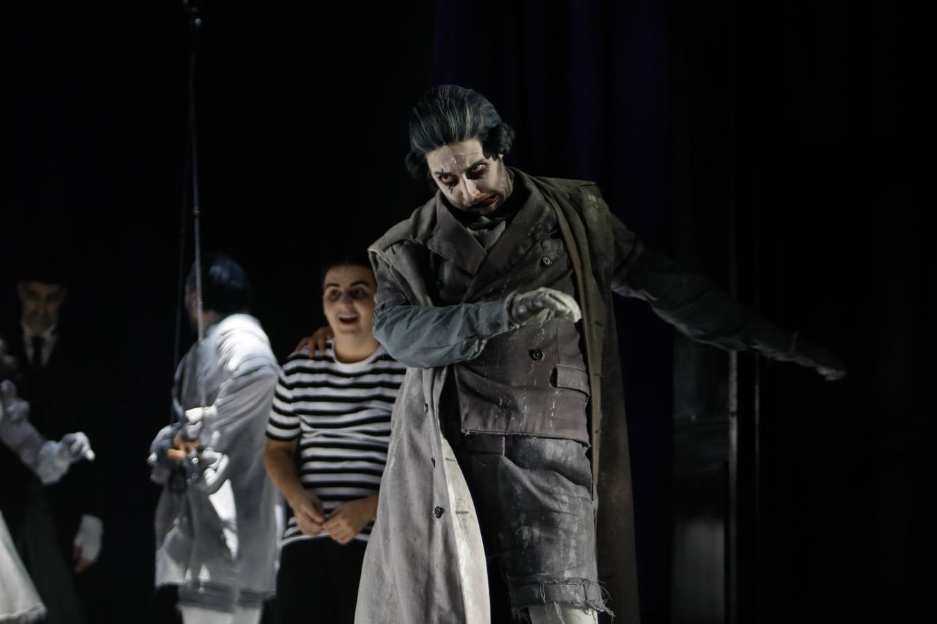 El musical «La familia Addams» llega al Gran Teatro de Córdoba, en imágenes