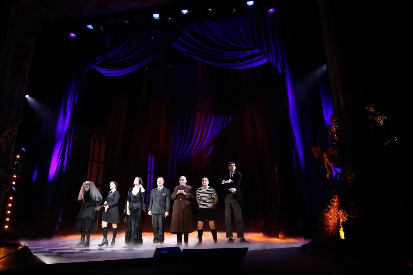 El musical «La familia Addams» llega al Gran Teatro de Córdoba, en imágenes