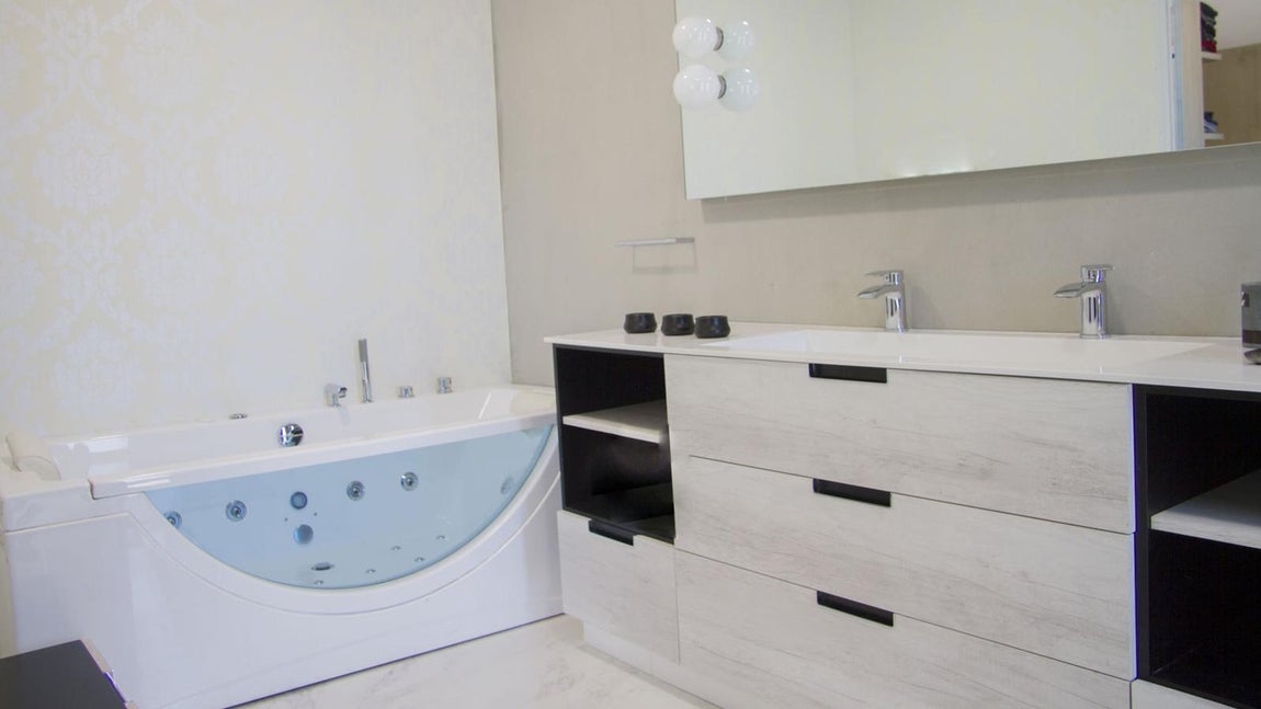 "Pasive House". La vivienda es de bajo consumo energético, estas construcciones se denominan "pasive house". Los niveles de eficiencia energética y medioambienta de esta casa son  AAA+