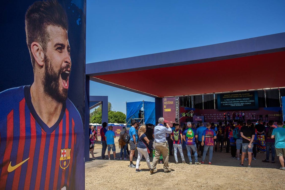 Las aficiones disfrutan de la previa de la Copa del Rey