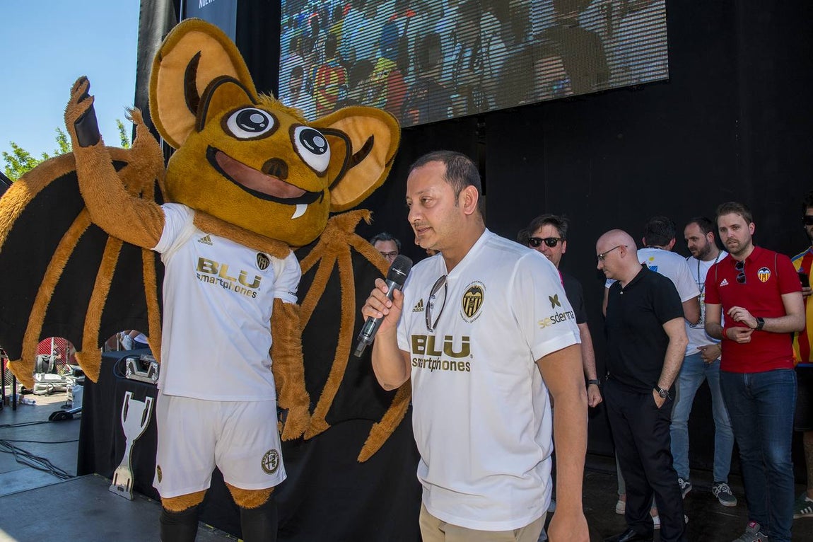Las aficiones disfrutan de la previa de la Copa del Rey