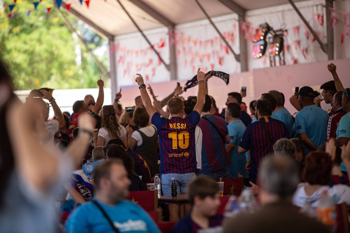 Las aficiones disfrutan de la previa de la Copa del Rey
