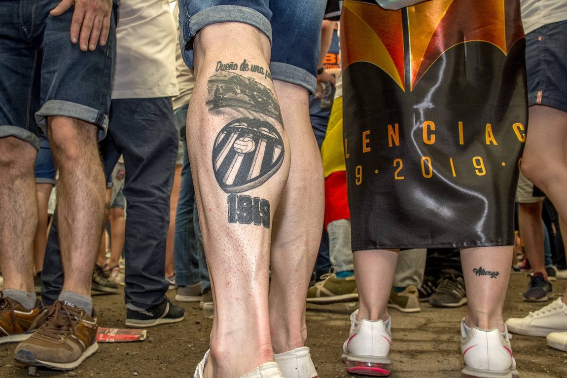 Las aficiones disfrutan de la previa de la Copa del Rey