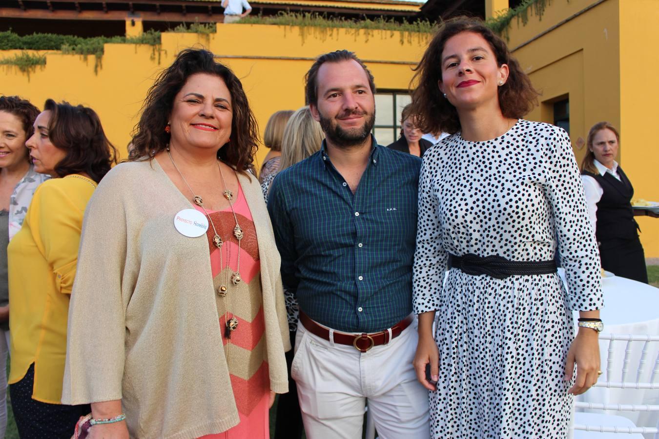 María Ángeles Fernández, Borja Núñez y Carla Lahera