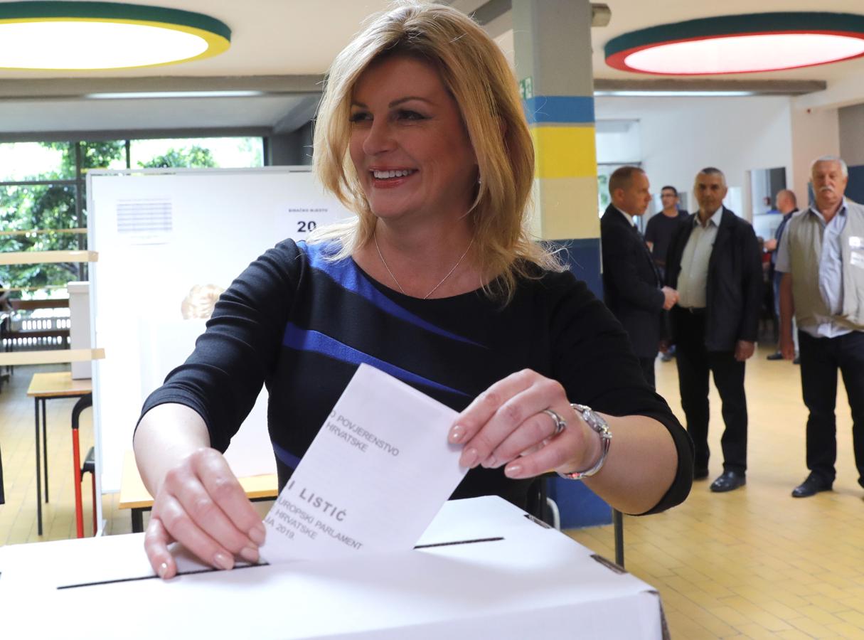 La presidenta de Croacia, Kolinda Grabar Kitarovic, vota en Zagreb. 