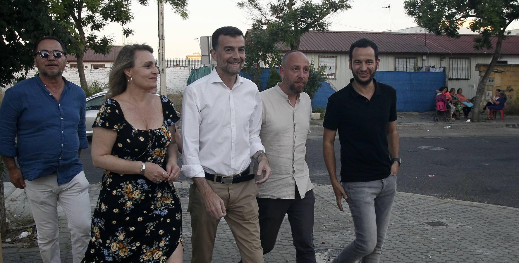 Adelante Sevilla pasa la noche electoral en el Polígono Sur