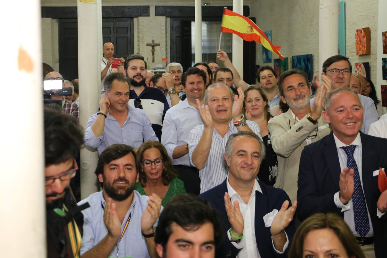 Así vive la noche electoral Vox en Sevilla