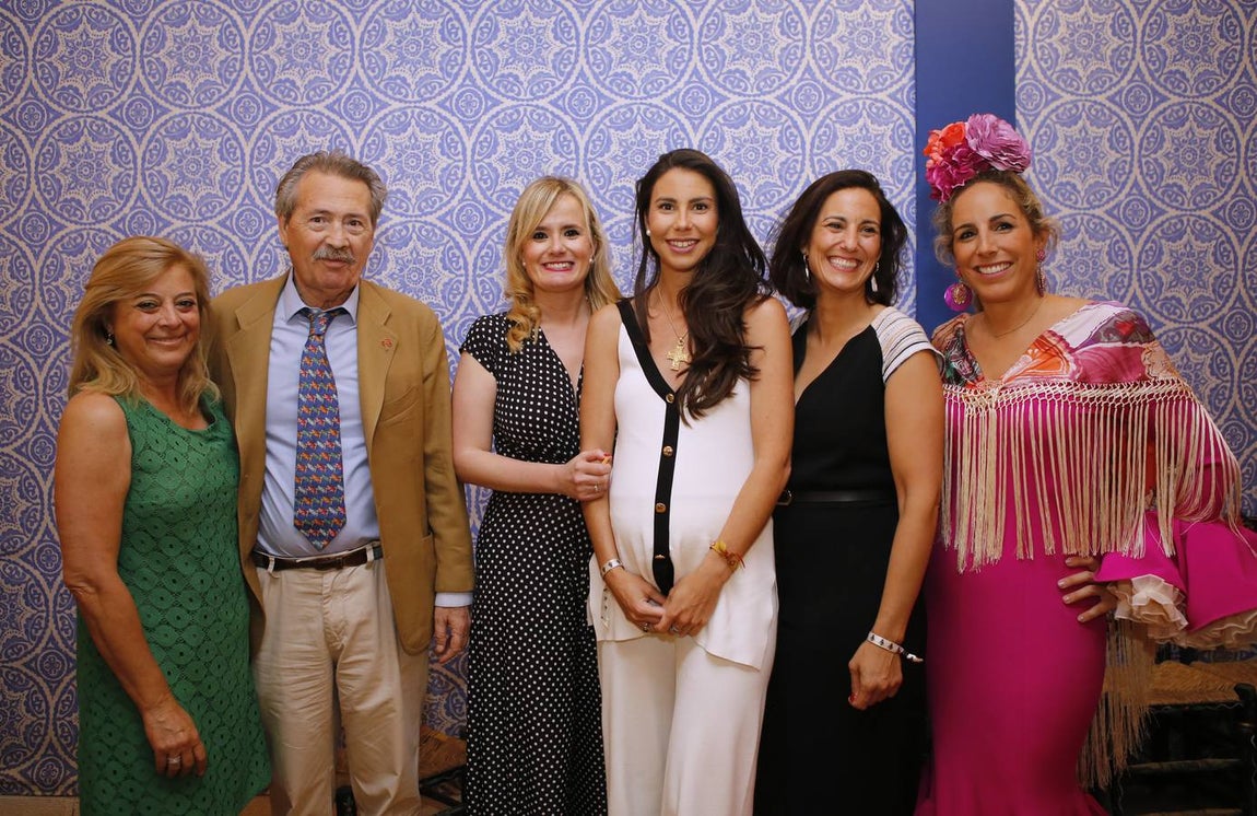 El ambiente de las casetas en el lunes de la Feria de Córdoba, en imágenes