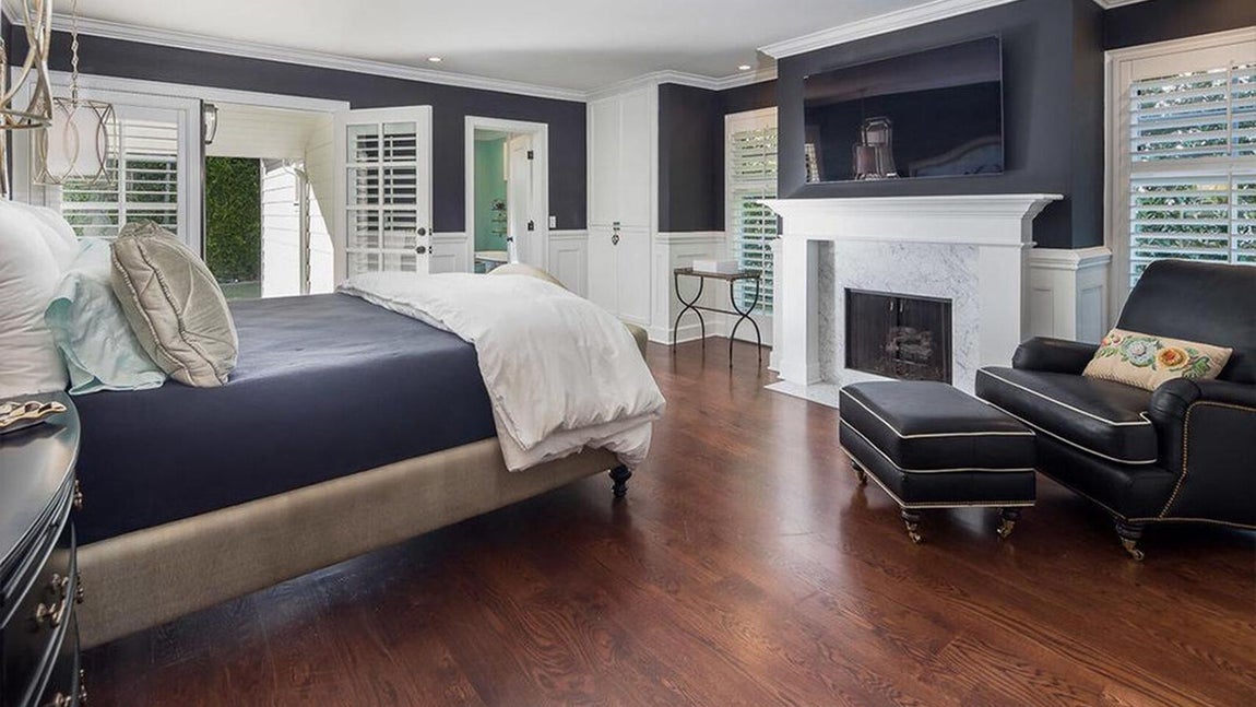 Suite. Todo apunta a que la actriz vende esta casa para adquirir otra mucho más céntrica y grande. Al parecer, Emma Stone será una joven Cruella de Vil en la próxima película de ‘101 Dálmatas’. Puede incluso que deje la ciudad y se sumerja en Nueva York, otra de las ciudades más demandadas y EE.UU.