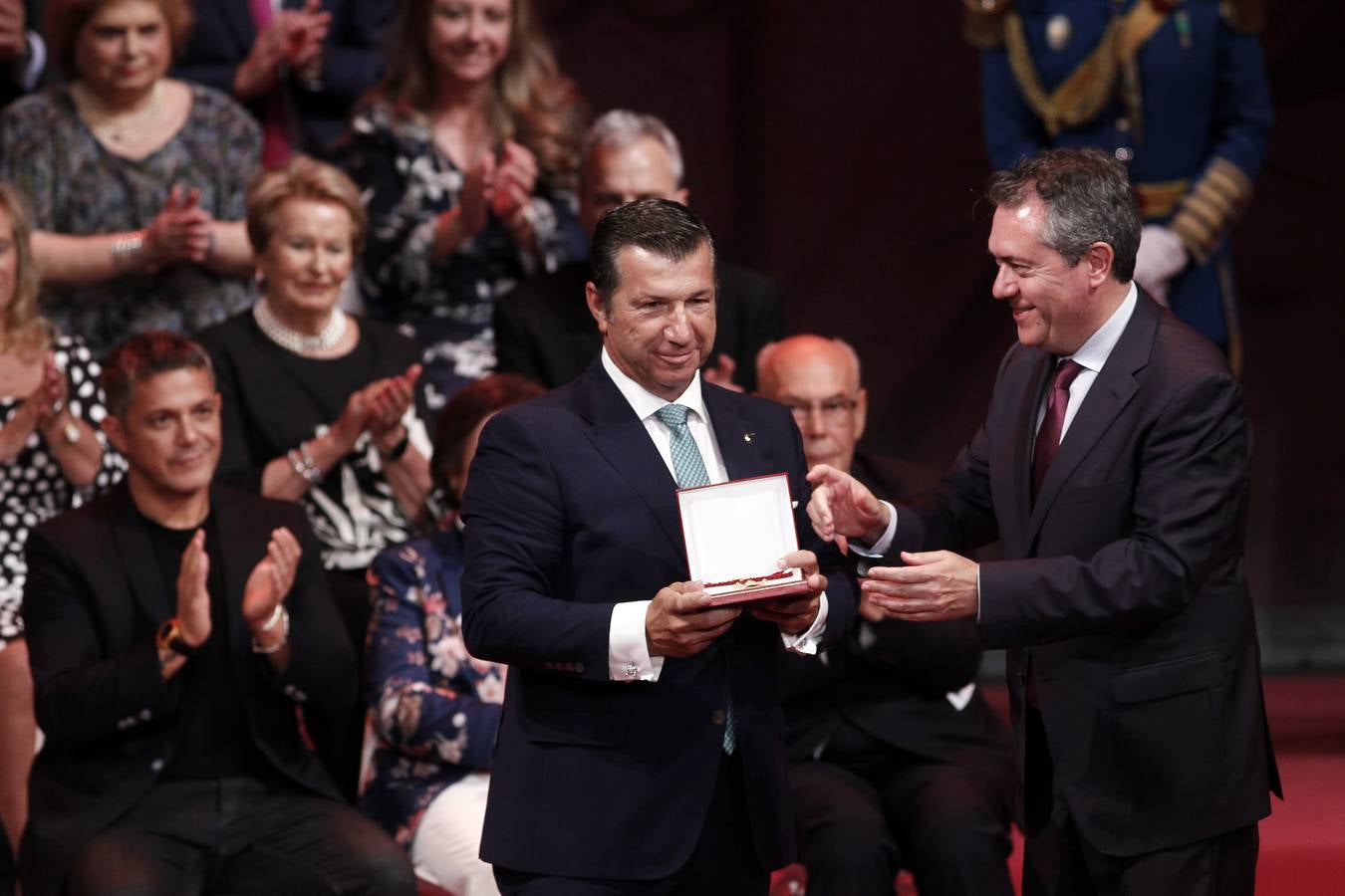 Entrega de las medallas de la ciudad de Sevilla