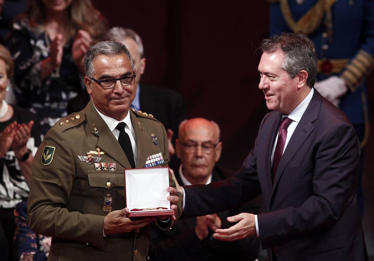 Entrega de las medallas de la ciudad de Sevilla