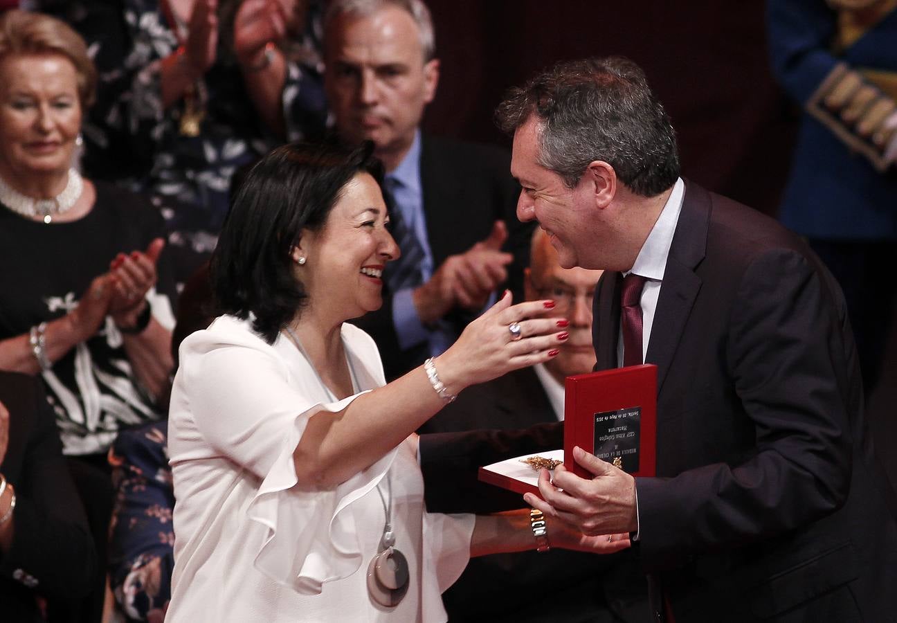 Entrega de las medallas de la ciudad de Sevilla