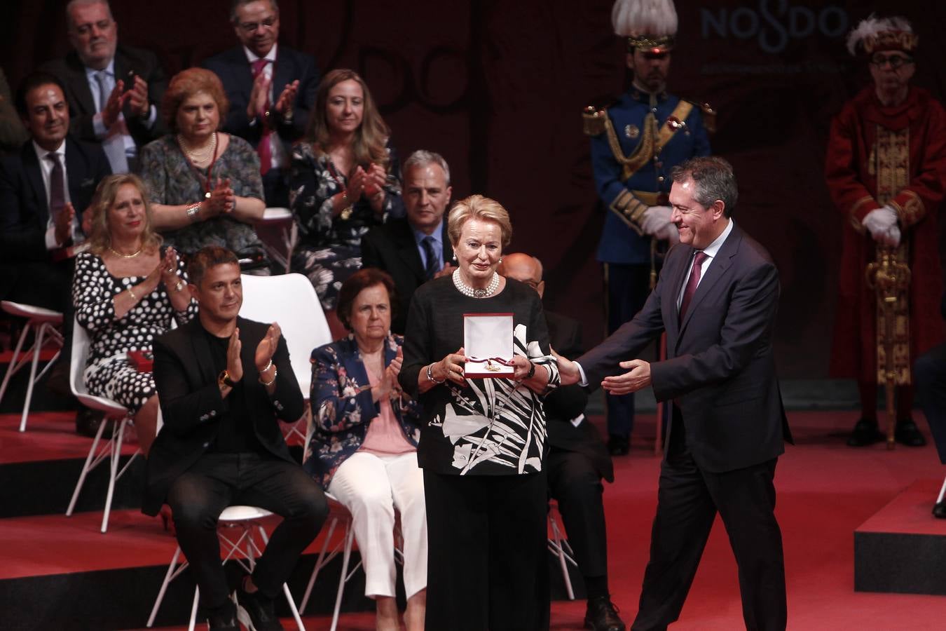 Entrega de las medallas de la ciudad de Sevilla