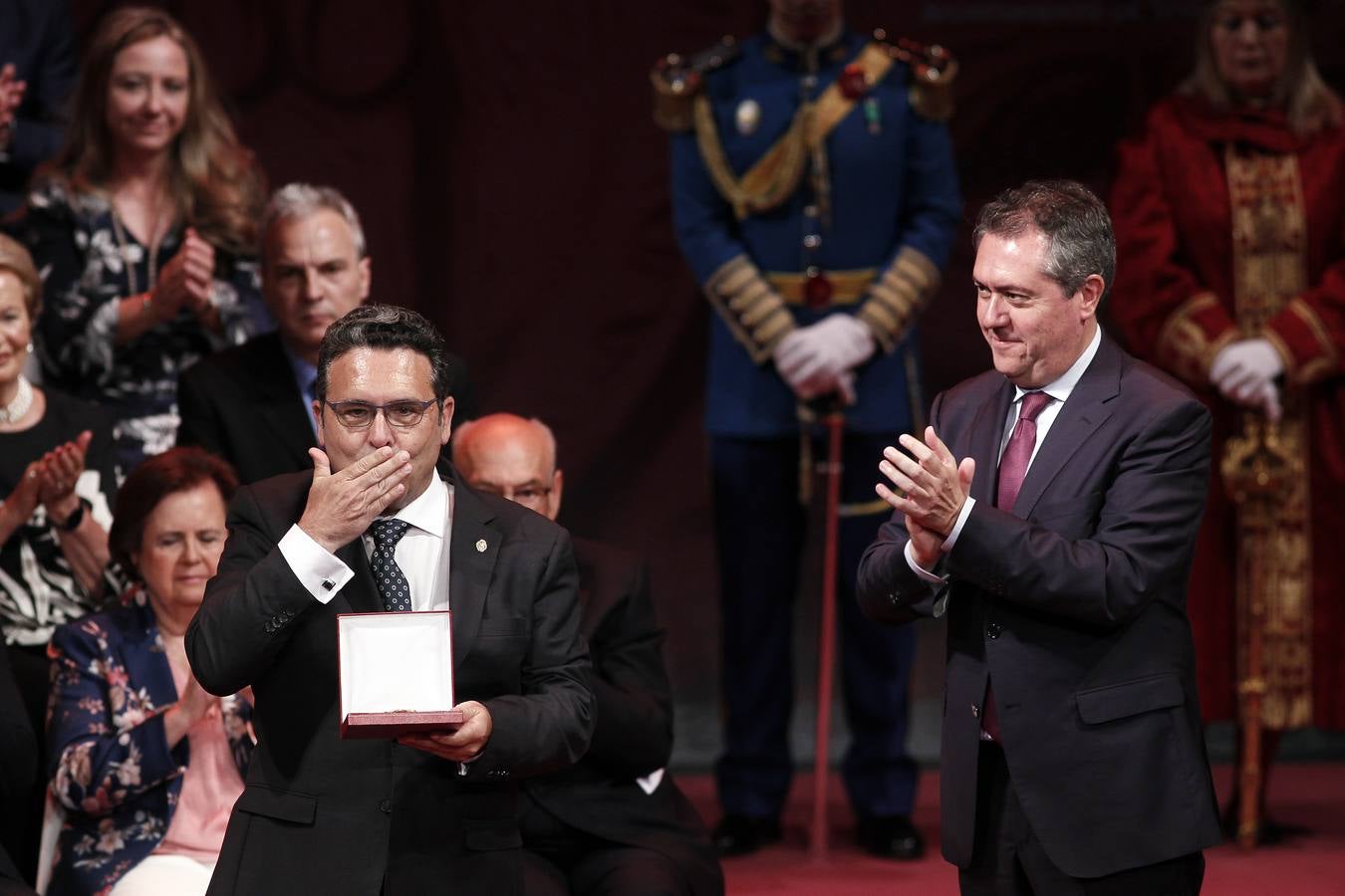 Entrega de las medallas de la ciudad de Sevilla