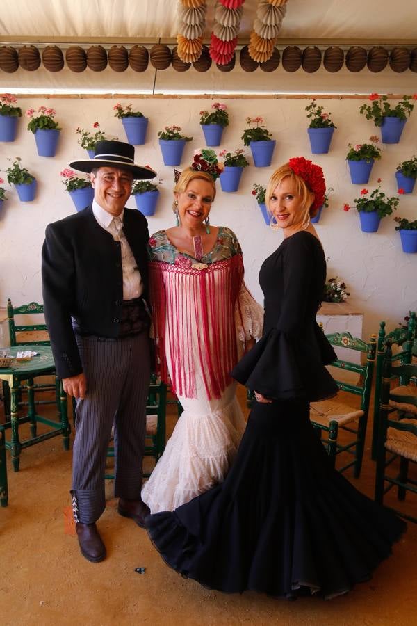 El ambiente del jueves en las casetas de la Feria de Córdoba, en imágenes