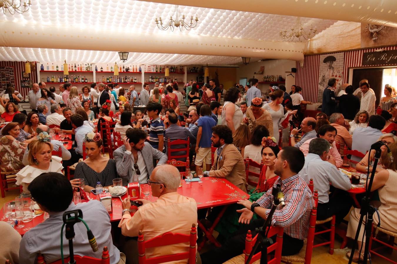 El ambiente del jueves en las casetas de la Feria de Córdoba, en imágenes