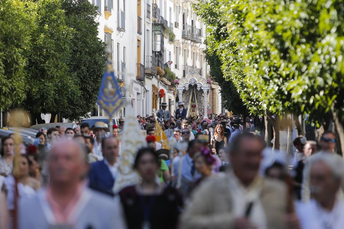 La salida de la hermandad del Rocío de Córdoba, en imágenes