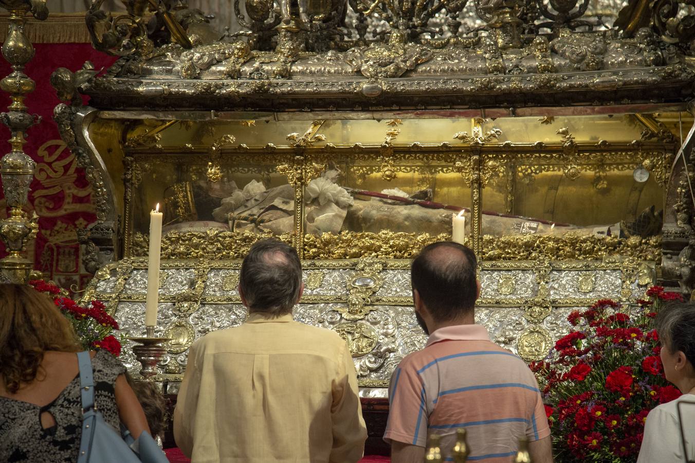 En imágenes: apertura de la urna del Rey San Fernando