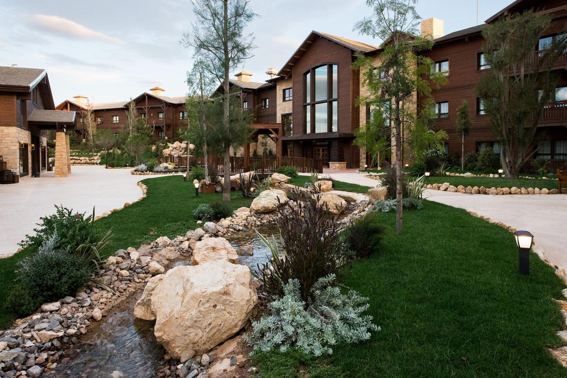 PortAventura estrena el hotel Colorado Creek. El nuevo hotel, de cuatro estrellas premium, está inspirado en la época de la fiebre del oro del lejano Oeste