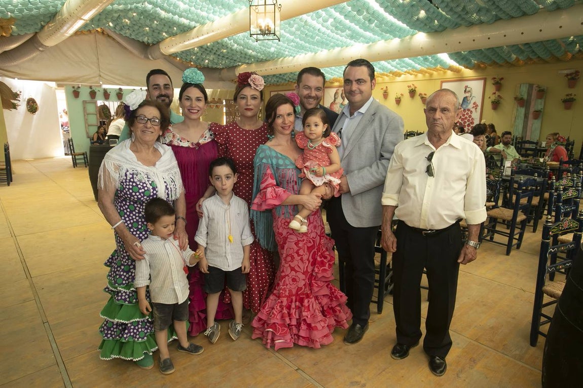 El ambiente del viernes en las casetas de la Feria de Córdoba, en imágenes