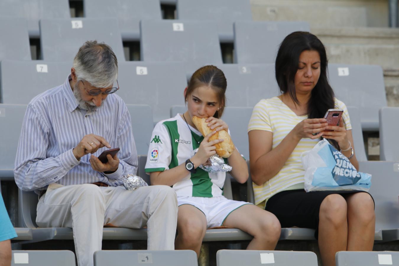 Las imágenes de la grada del Córdoba CF-Osasuna