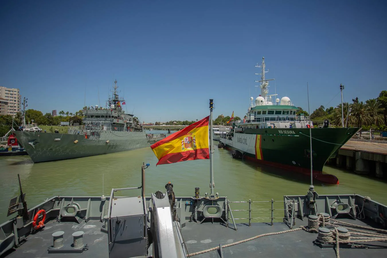 Cinco buques militares y un submarino pueden visitarse en el muelle de las Delicias