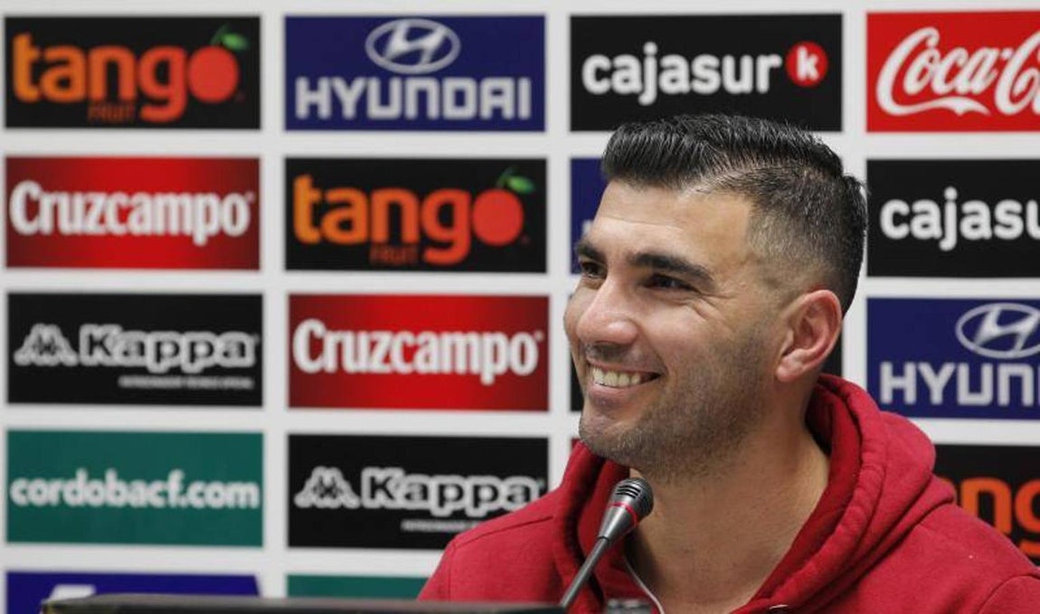 Reyes durante una rueda de prensa en el Extremadura UD. 