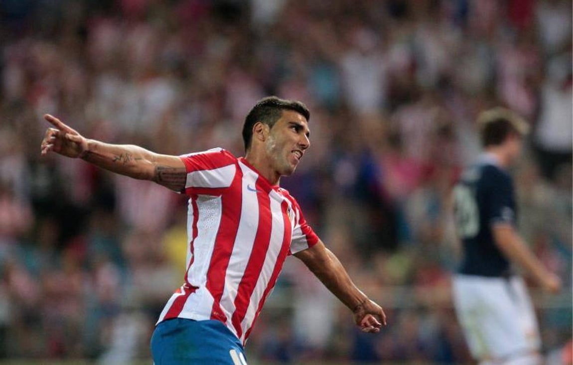 El juegador celebra un tanto en su etapa en el Atlético de Madrid. 