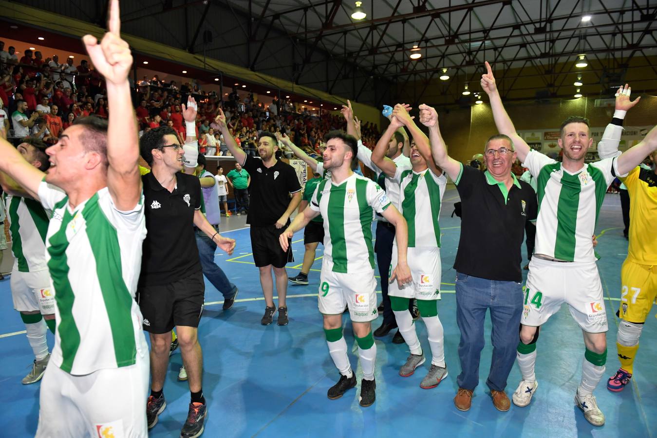 Así fue hace un año la celebración del ascenso del Córdoba Futsal, en imágenes