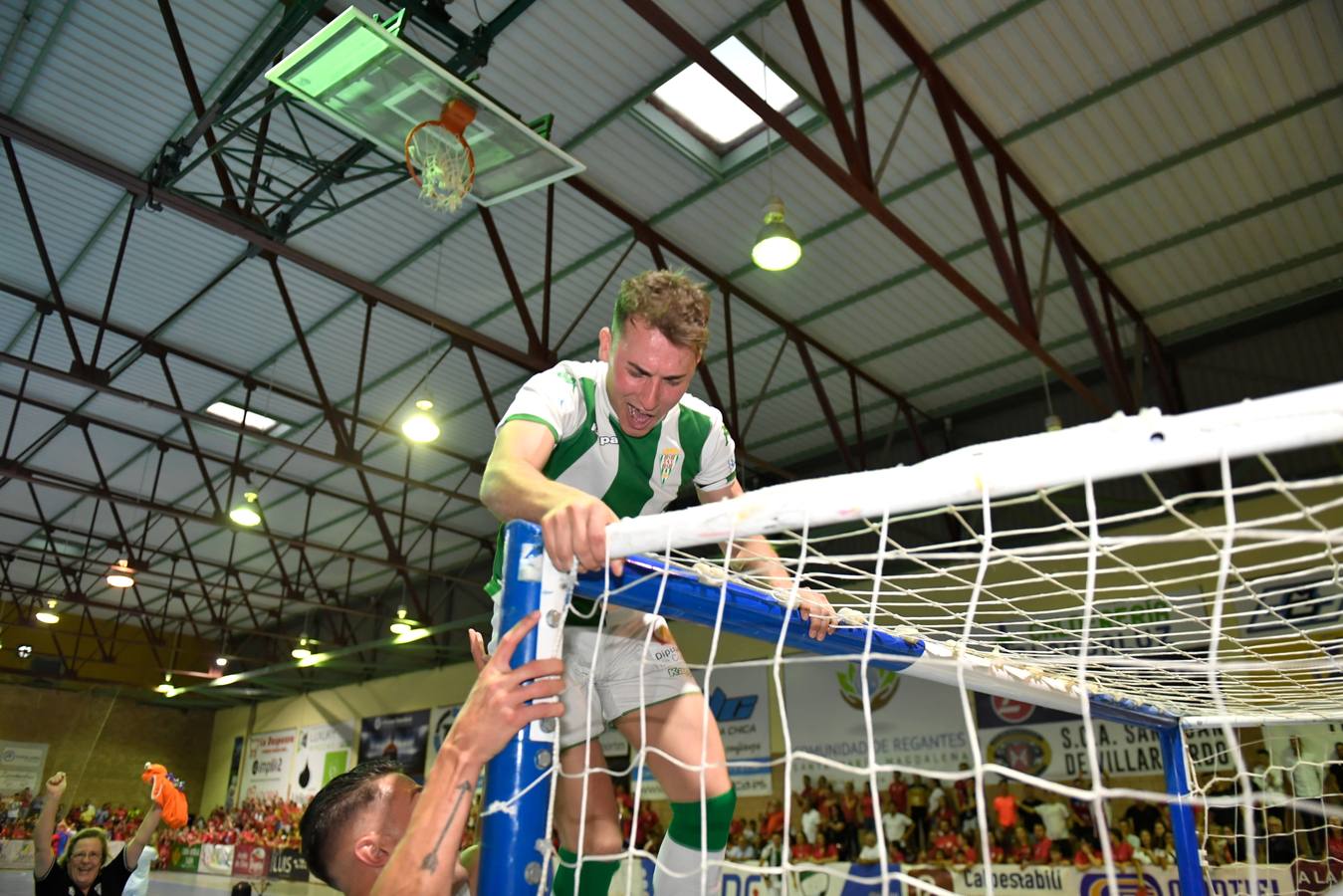 Así fue hace un año la celebración del ascenso del Córdoba Futsal, en imágenes