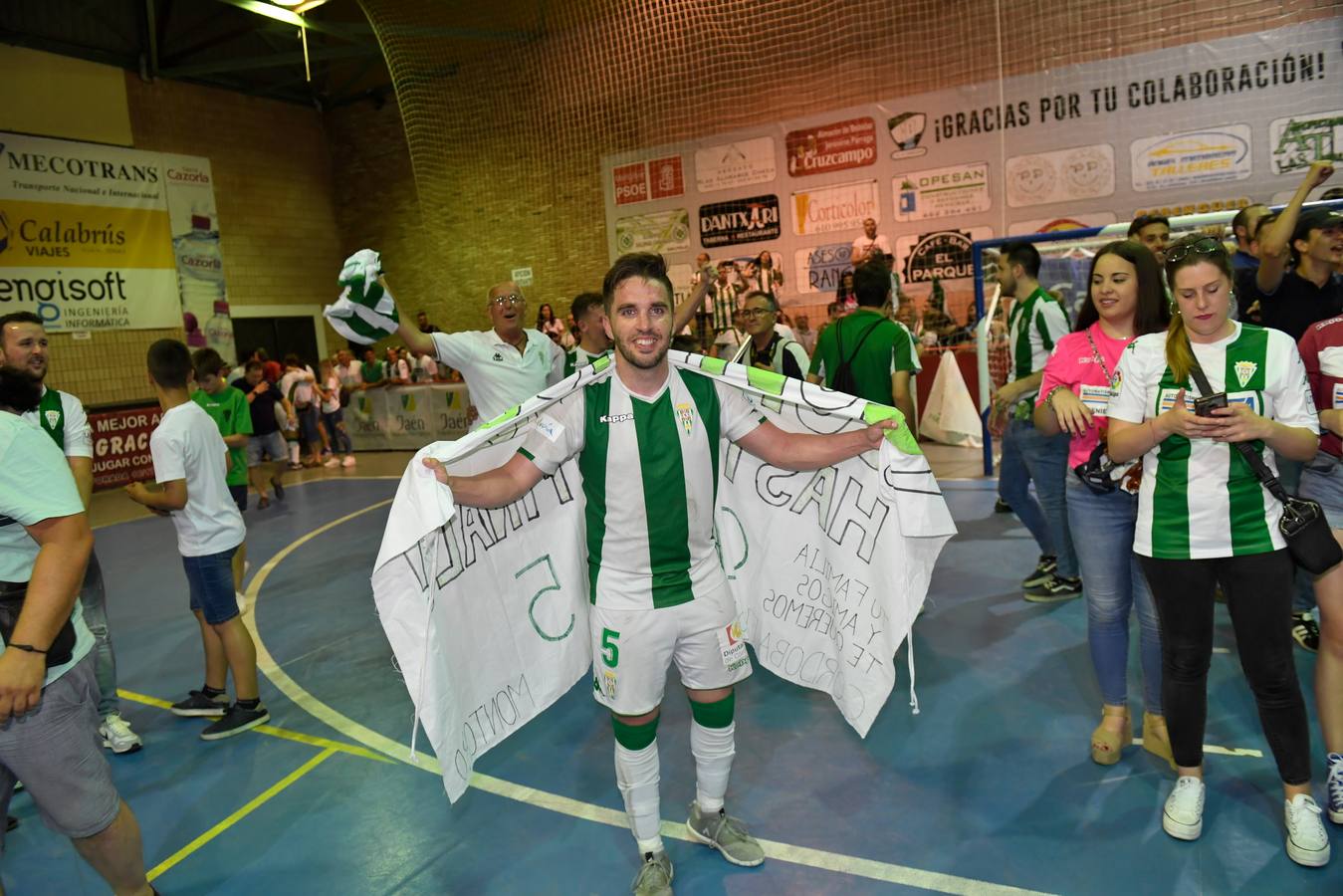 Así fue hace un año la celebración del ascenso del Córdoba Futsal, en imágenes