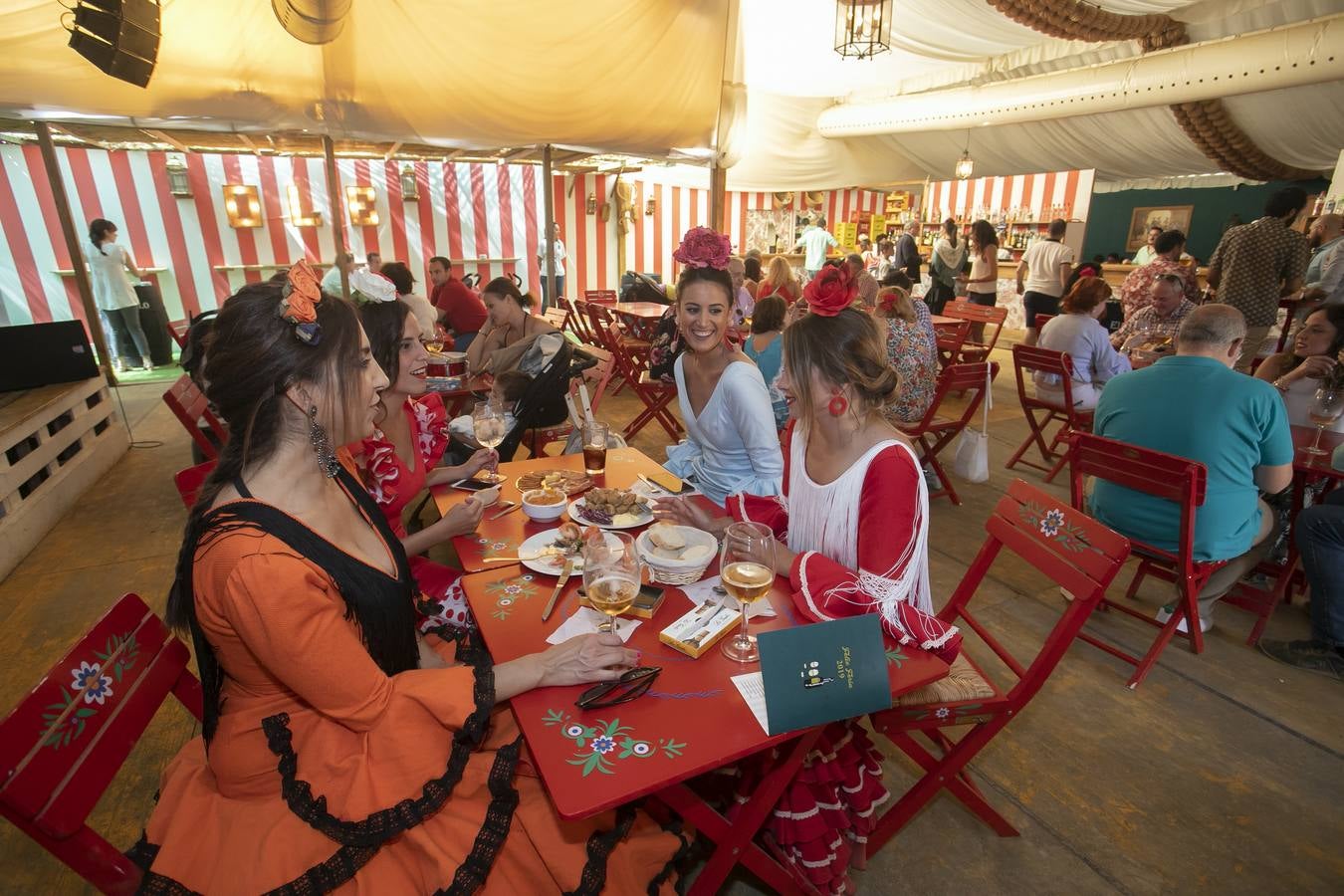 El ambiente en las casetas del último sábado de Feria de Córdoba, en imágenes