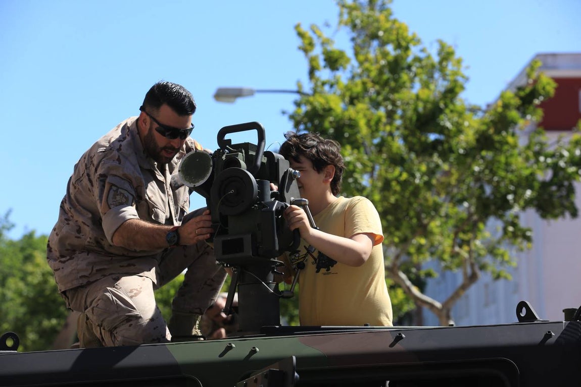Fotos: Cádiz celebra el Día de las Fuerzas Armadas