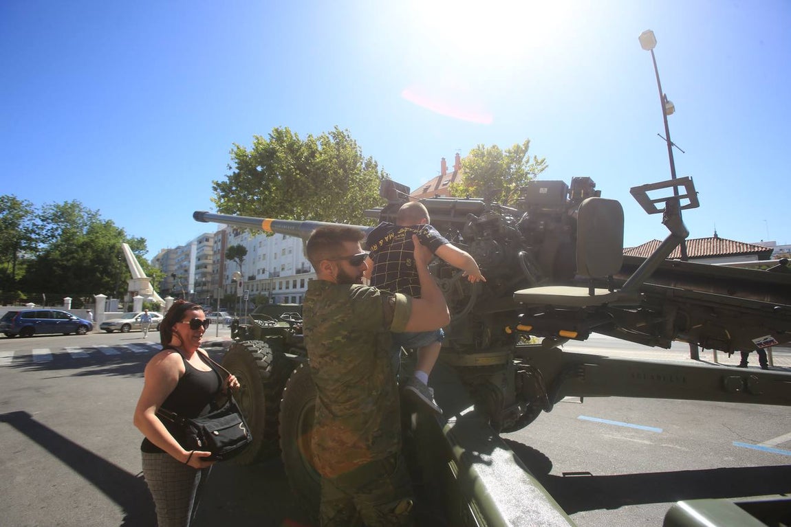 Fotos: Cádiz celebra el Día de las Fuerzas Armadas