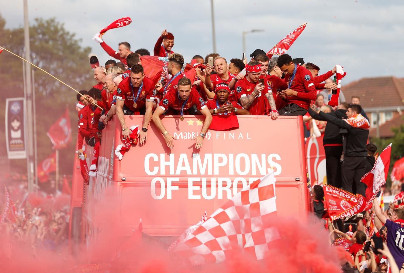 La celebración de la Champions en las calles de Liverpool, en imágenes