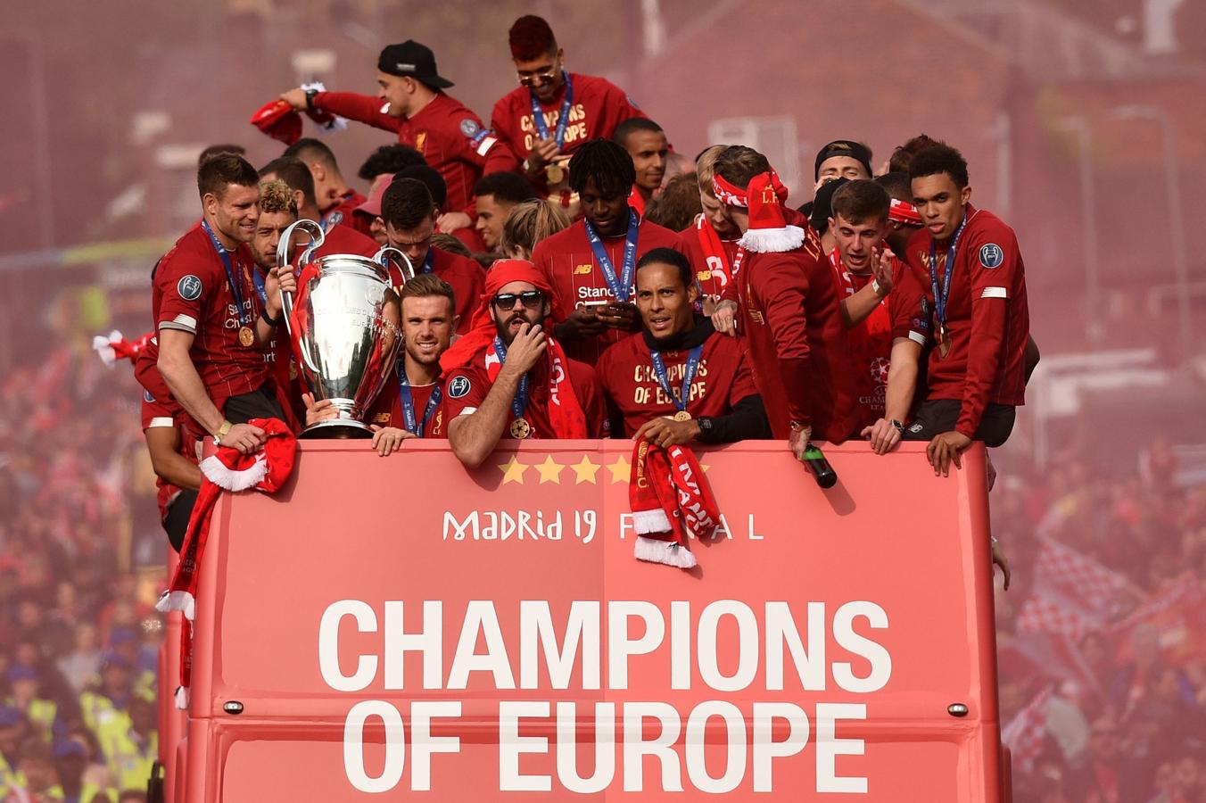 La celebración de la Champions en las calles de Liverpool, en imágenes