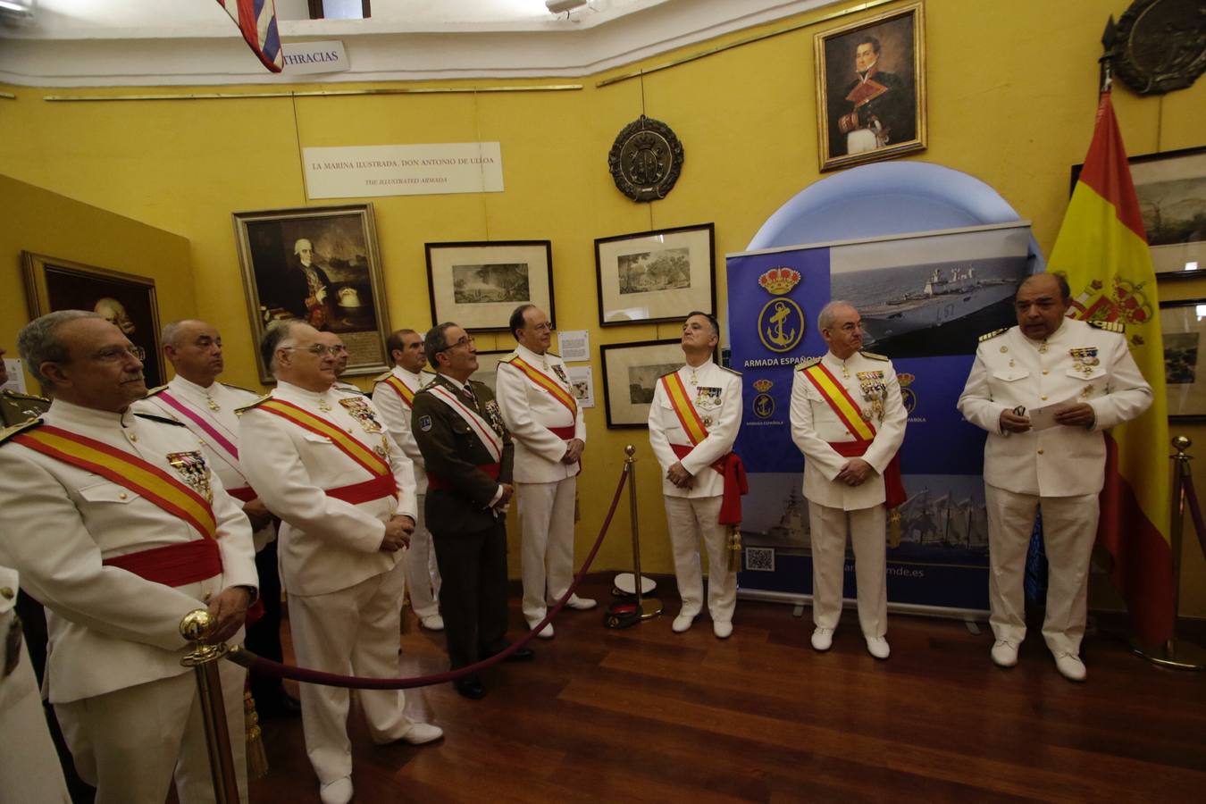 En imágenes, broche final a la semana de las Fuerzas Armadas en Sevilla