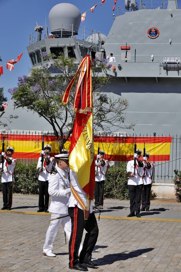 En imágenes, broche final a la semana de las Fuerzas Armadas en Sevilla