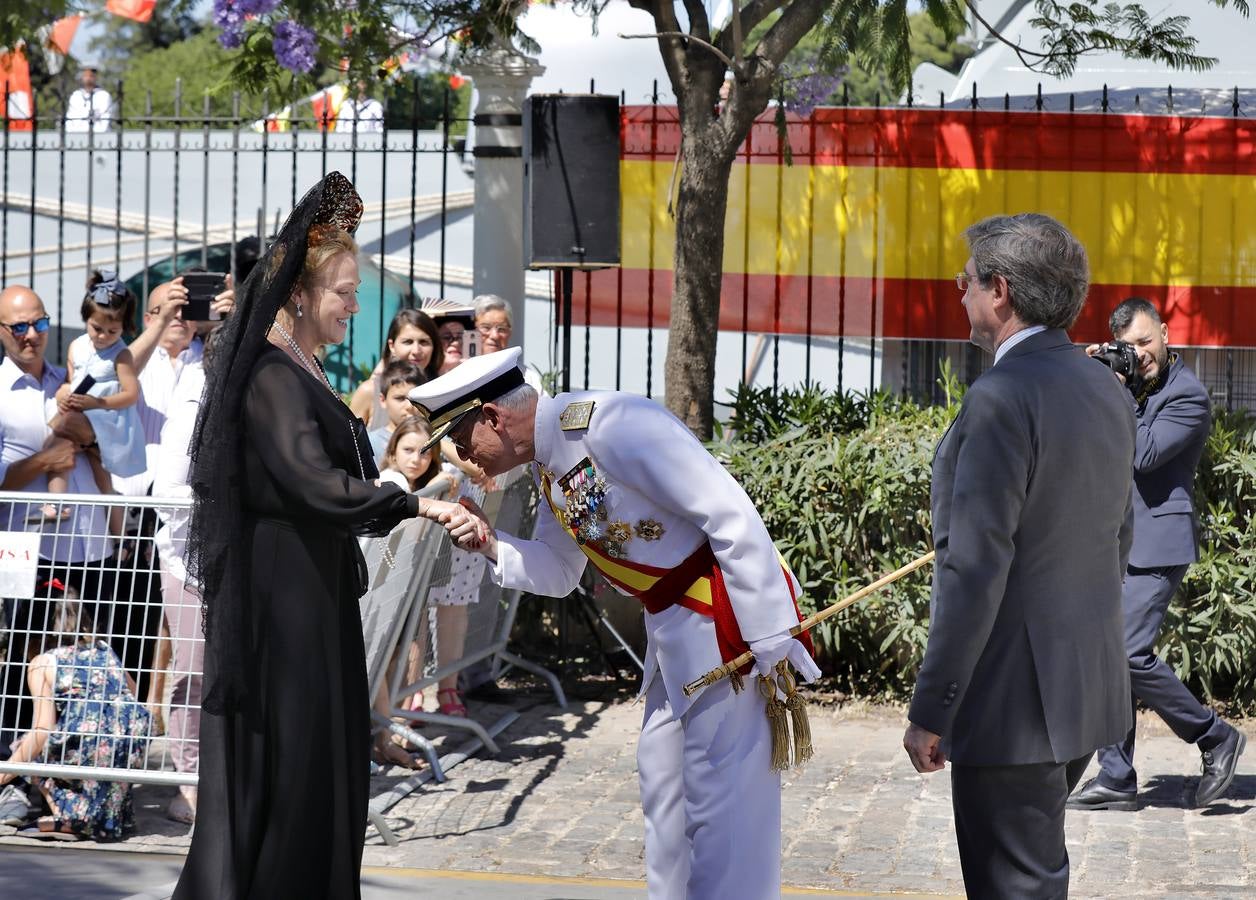 En imágenes, broche final a la semana de las Fuerzas Armadas en Sevilla