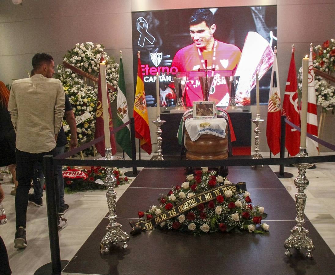 La capilla ardiente de José Antonio Reyes en el Sánchez-Pizjuán, en imágenes