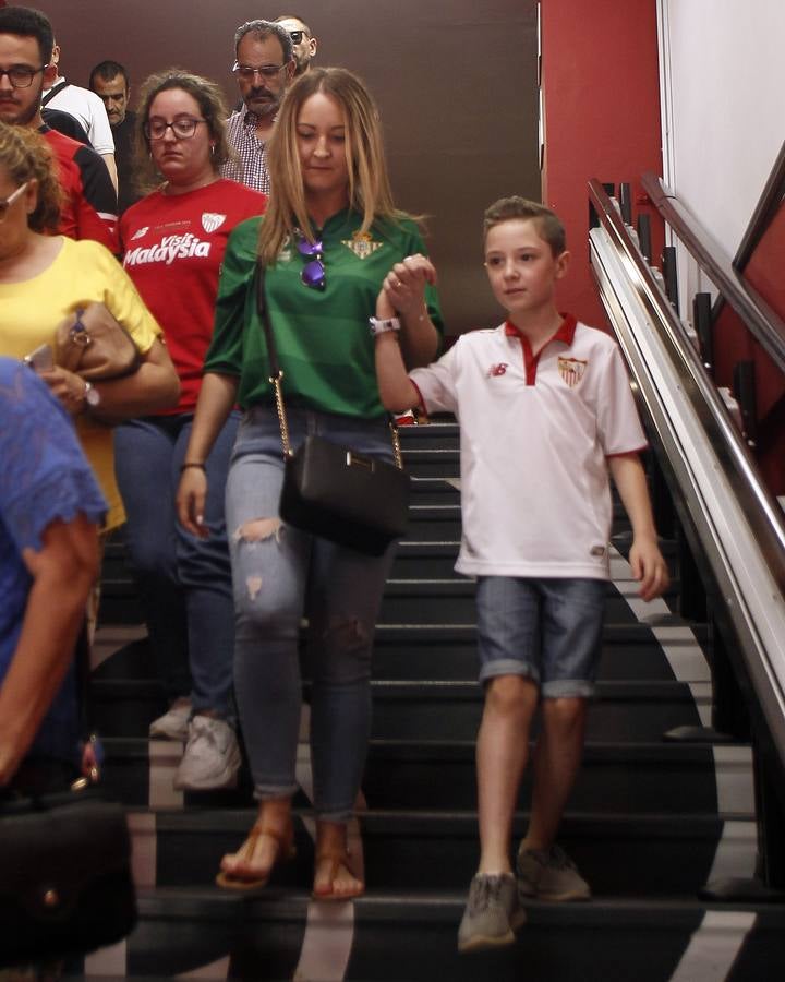 La capilla ardiente de José Antonio Reyes en el Sánchez-Pizjuán, en imágenes