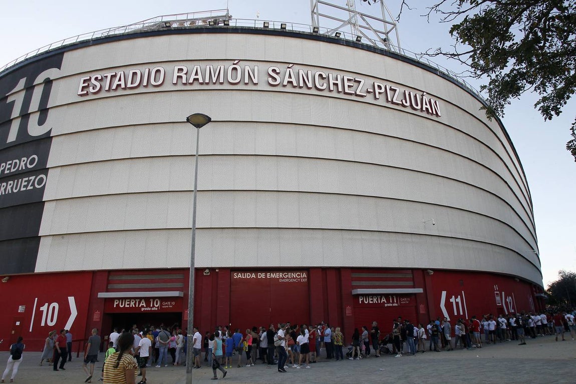 La capilla ardiente de José Antonio Reyes en el Sánchez-Pizjuán, en imágenes