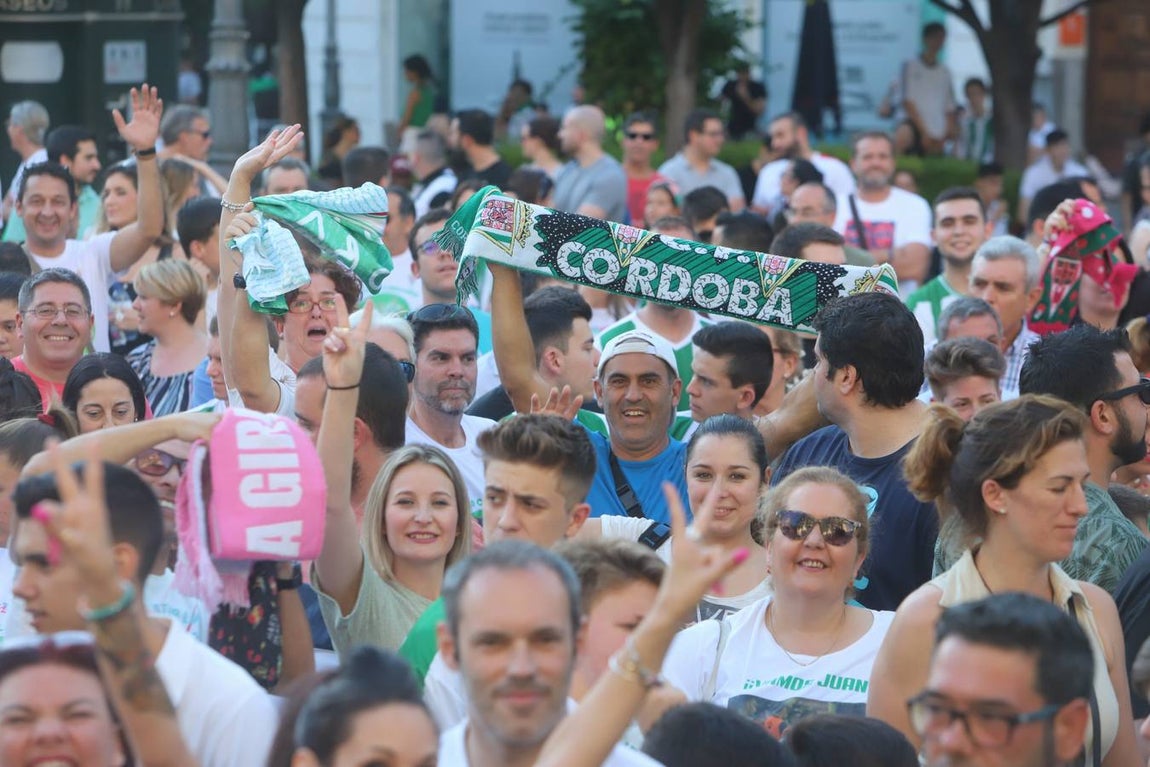 La celebración del ascenso del Córdoba Futsal en las Tendillas, en imágenes