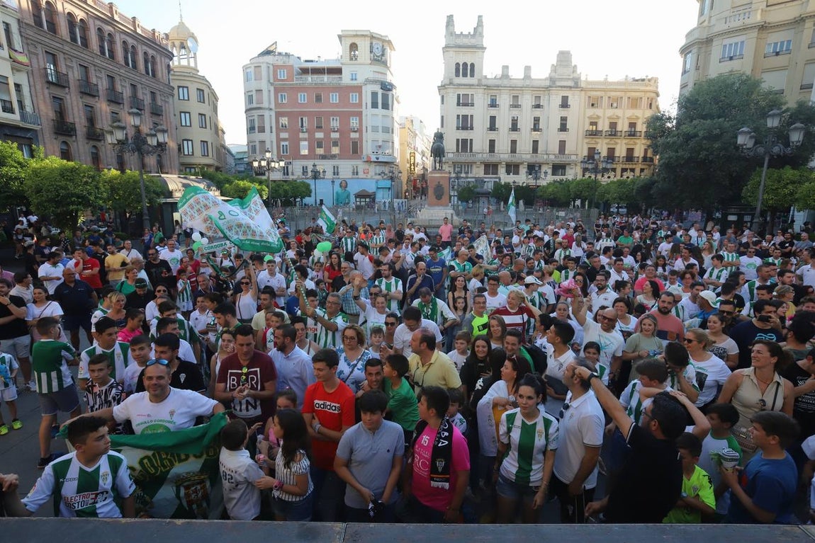 La celebración del ascenso del Córdoba Futsal en las Tendillas, en imágenes