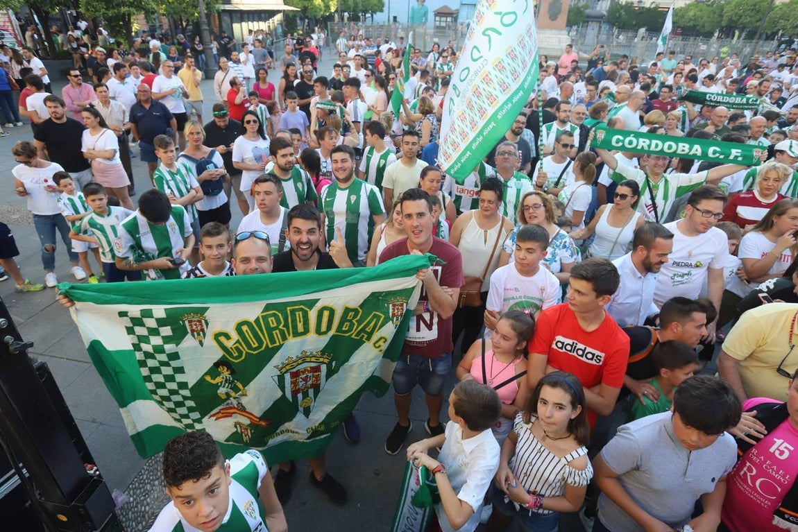 La celebración del ascenso del Córdoba Futsal en las Tendillas, en imágenes
