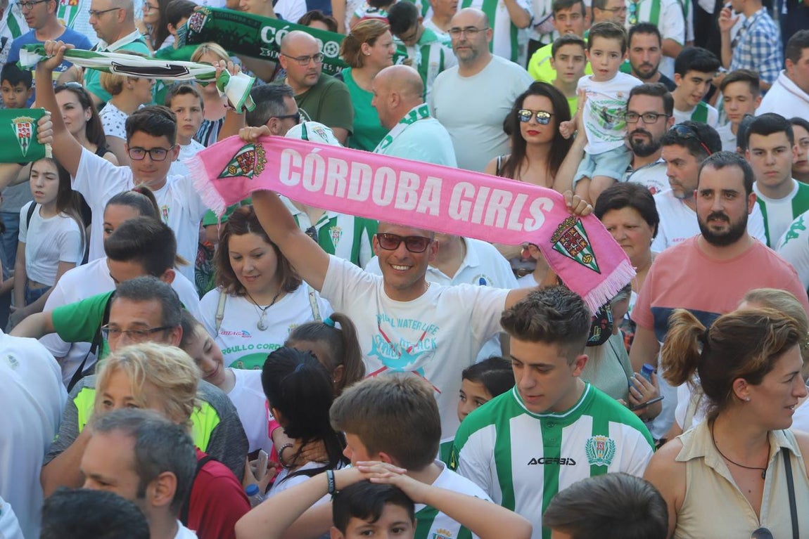La celebración del ascenso del Córdoba Futsal en las Tendillas, en imágenes