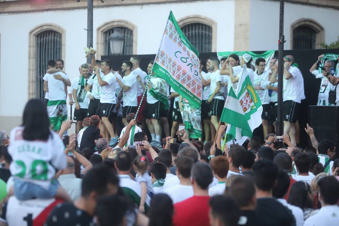 La celebración del ascenso del Córdoba Futsal en las Tendillas, en imágenes