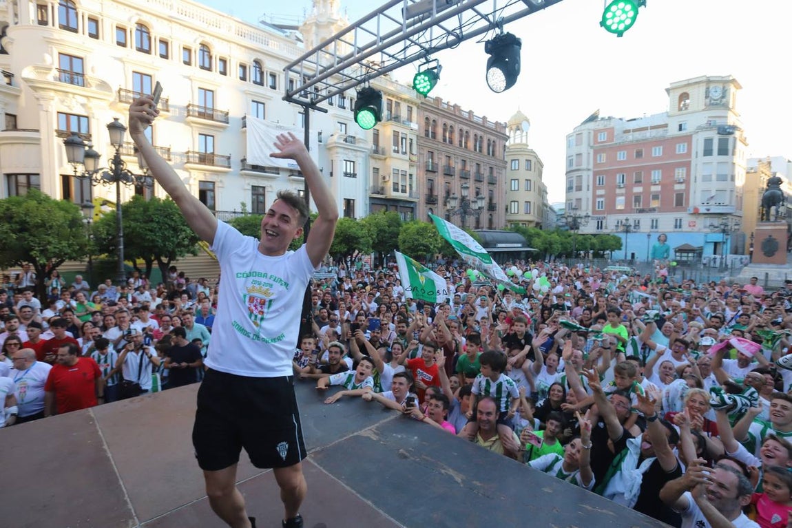 La celebración del ascenso del Córdoba Futsal en las Tendillas, en imágenes